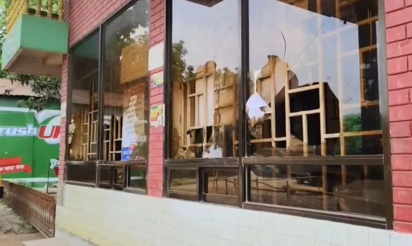 তেল দিতে দেরি হওয়ায় ফিলিং স্টেশনে ভাঙচুর, বিক্রি বন্ধ